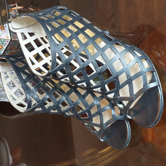 Michael Kors - Picture 1 of 4